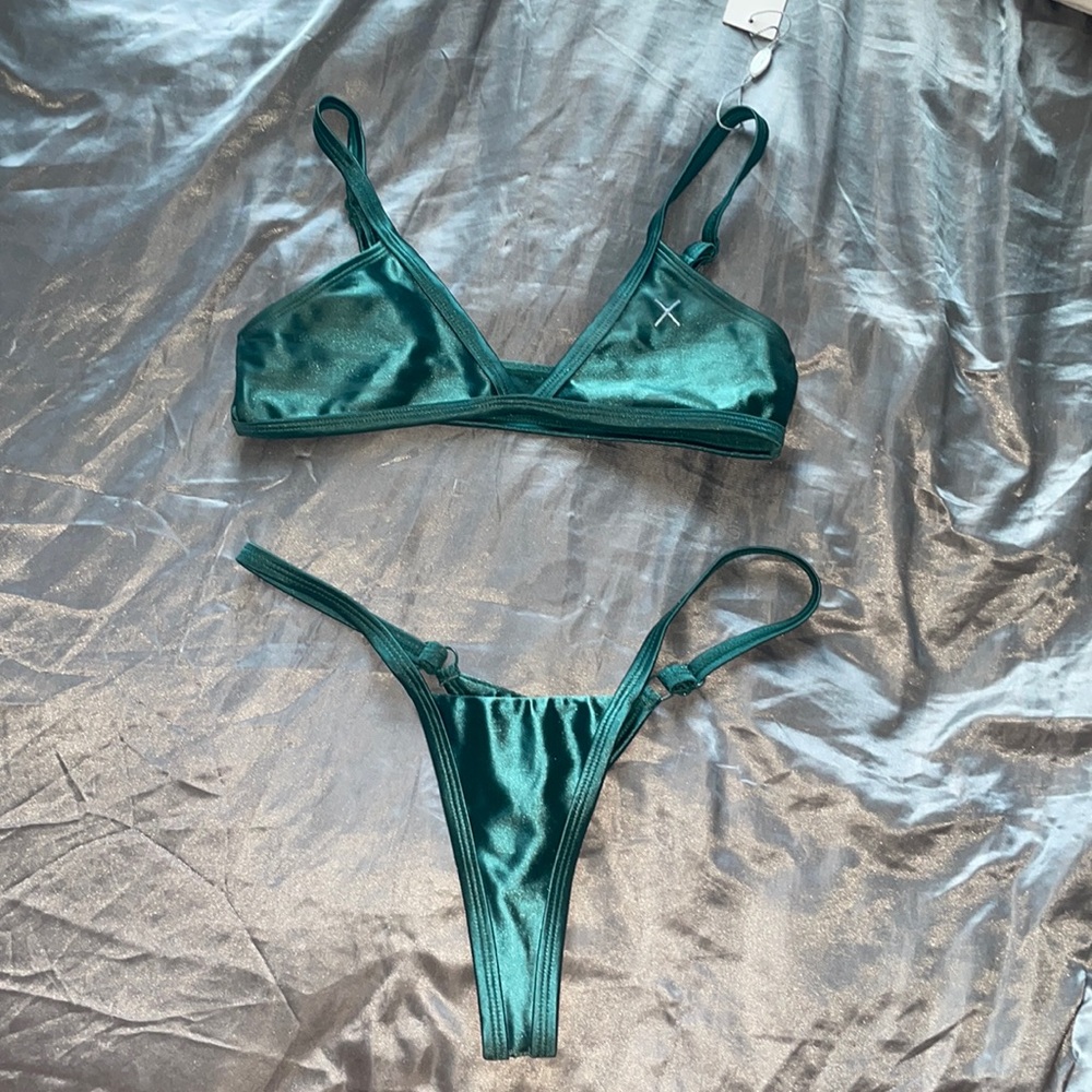 Satin bountine LA bikini set